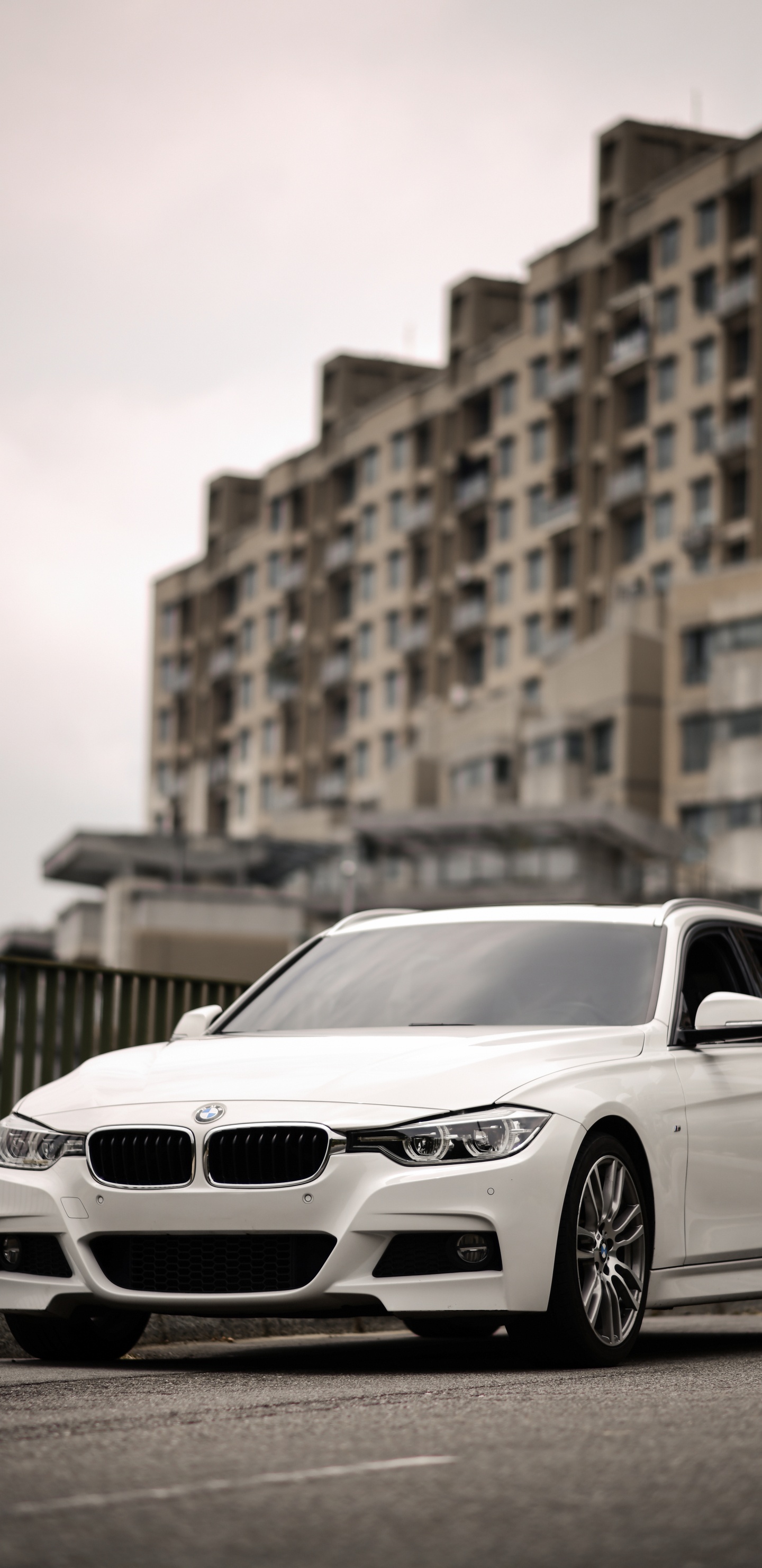 Обои авто, bmw, БМВ 320, обод, представительский автомобиль в разрешении 1440x2960