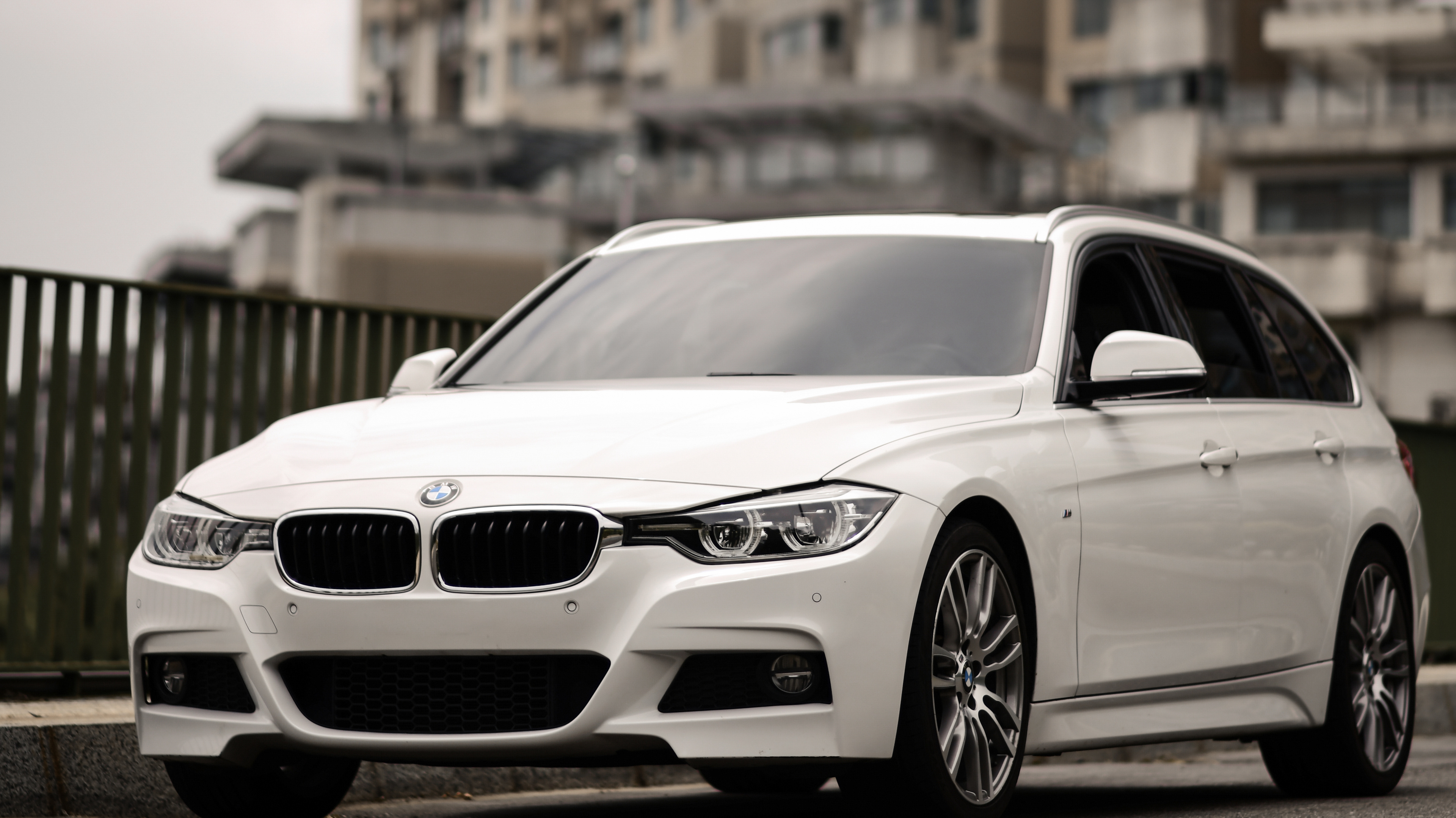 Обои авто, bmw, БМВ 320, обод, представительский автомобиль в разрешении 3840x2160