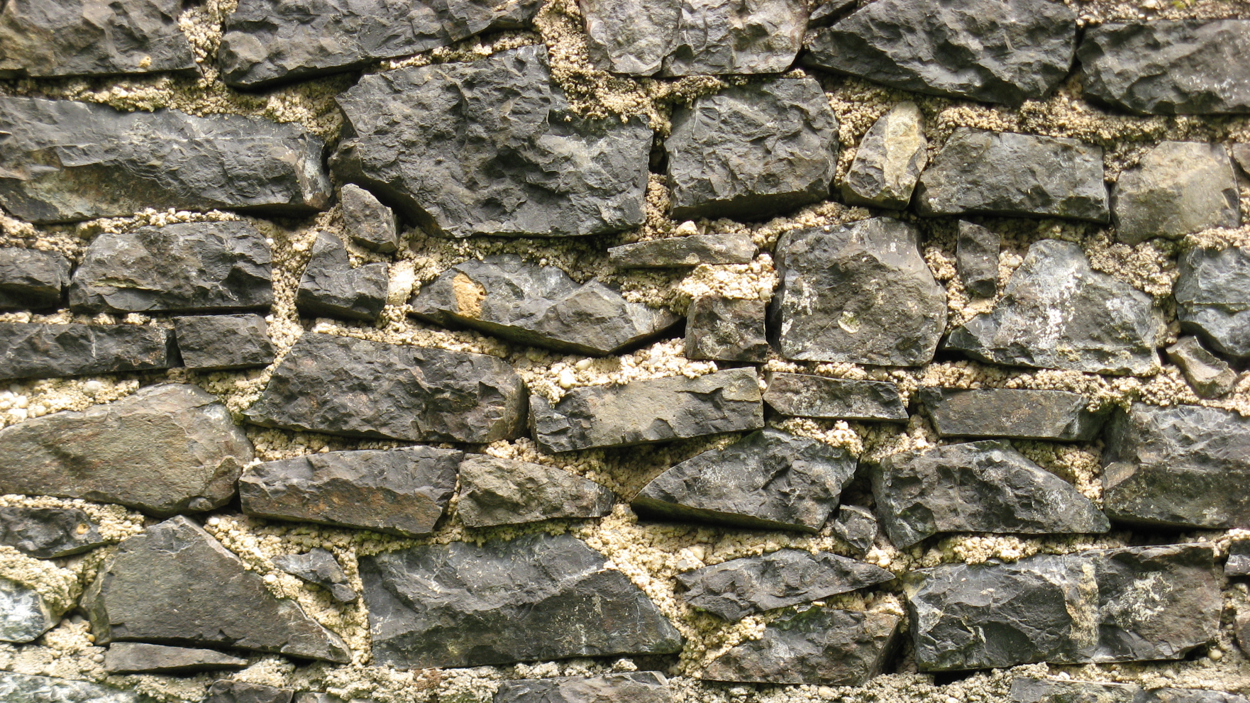 Обои каменная стена, стена, текстура, рок, базальт в разрешении 2560x1440