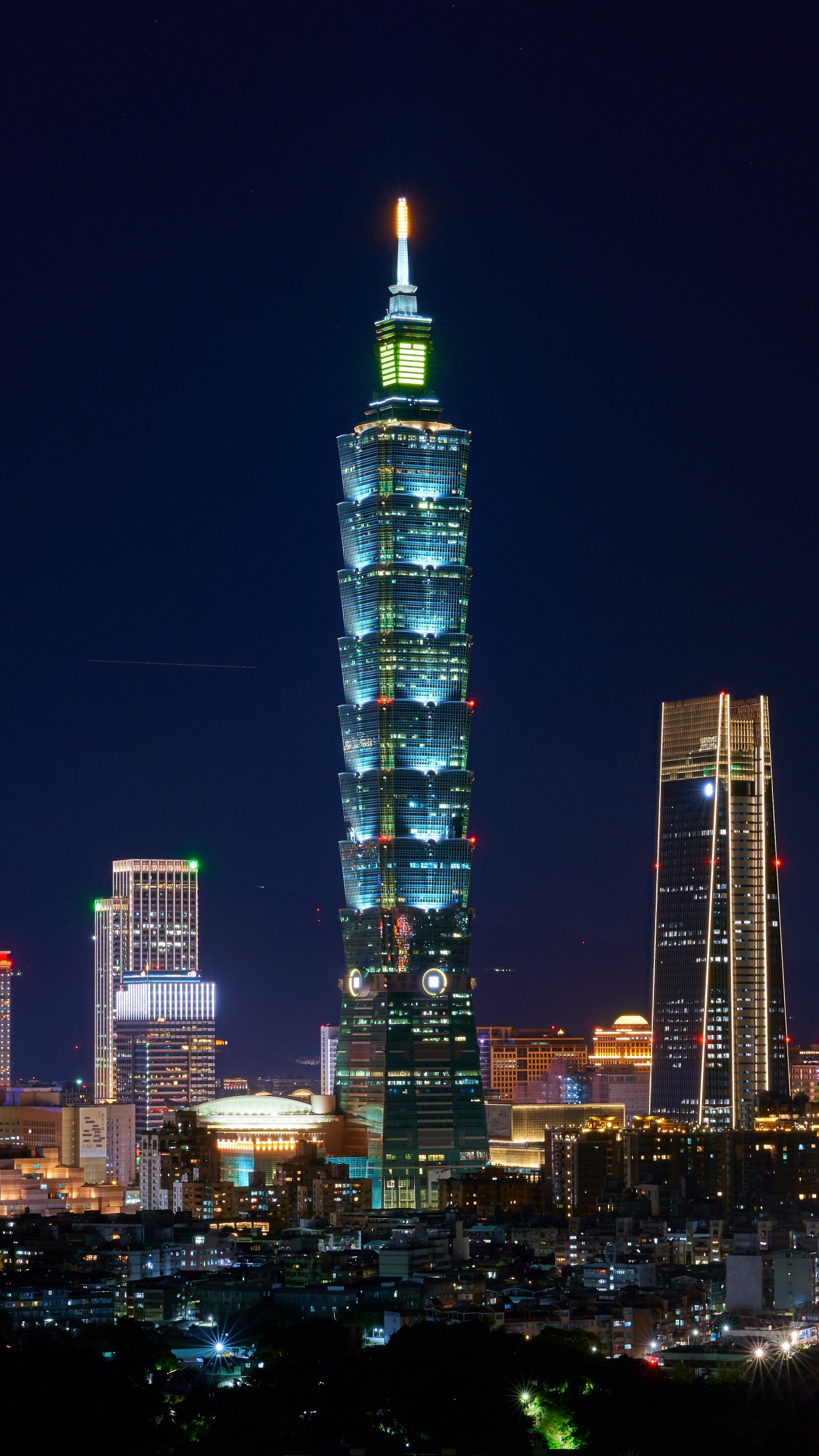 Обои город, городской пейзаж, небоскреб, городской район, метрополия в разрешении 1440x2560