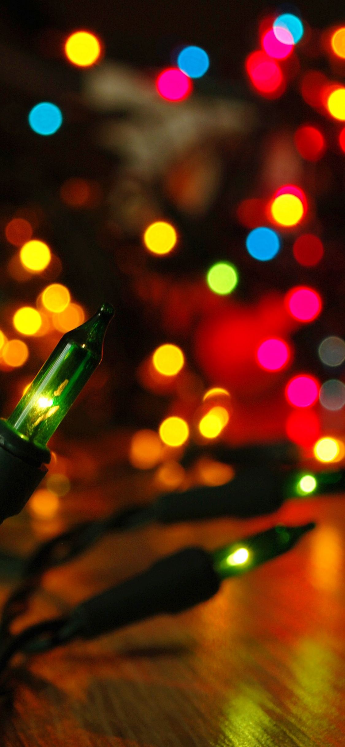 Обои Рождественские огни, Рождественский день, свет, освещение, Рождественские украшения в разрешении 1125x2436