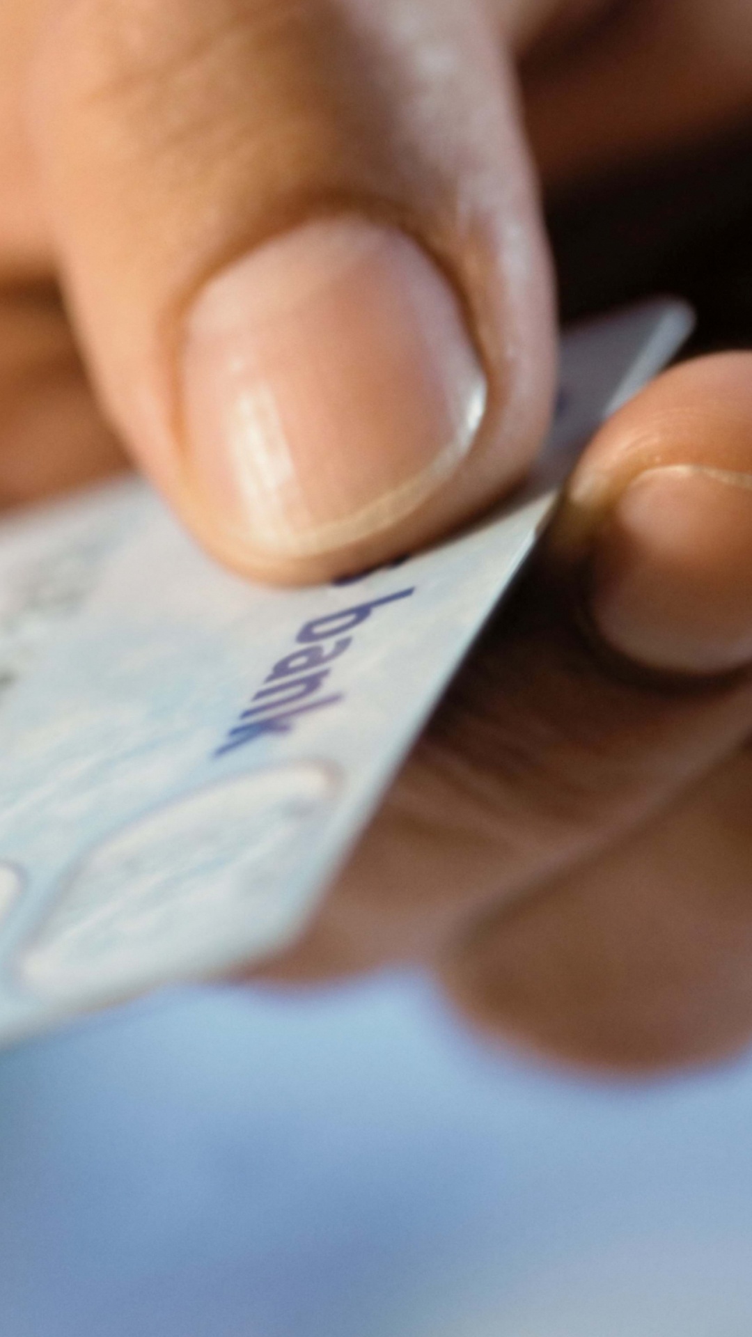 Обои Банк, Кредитная карта, деньги, аккредитив, палец в разрешении 1080x1920