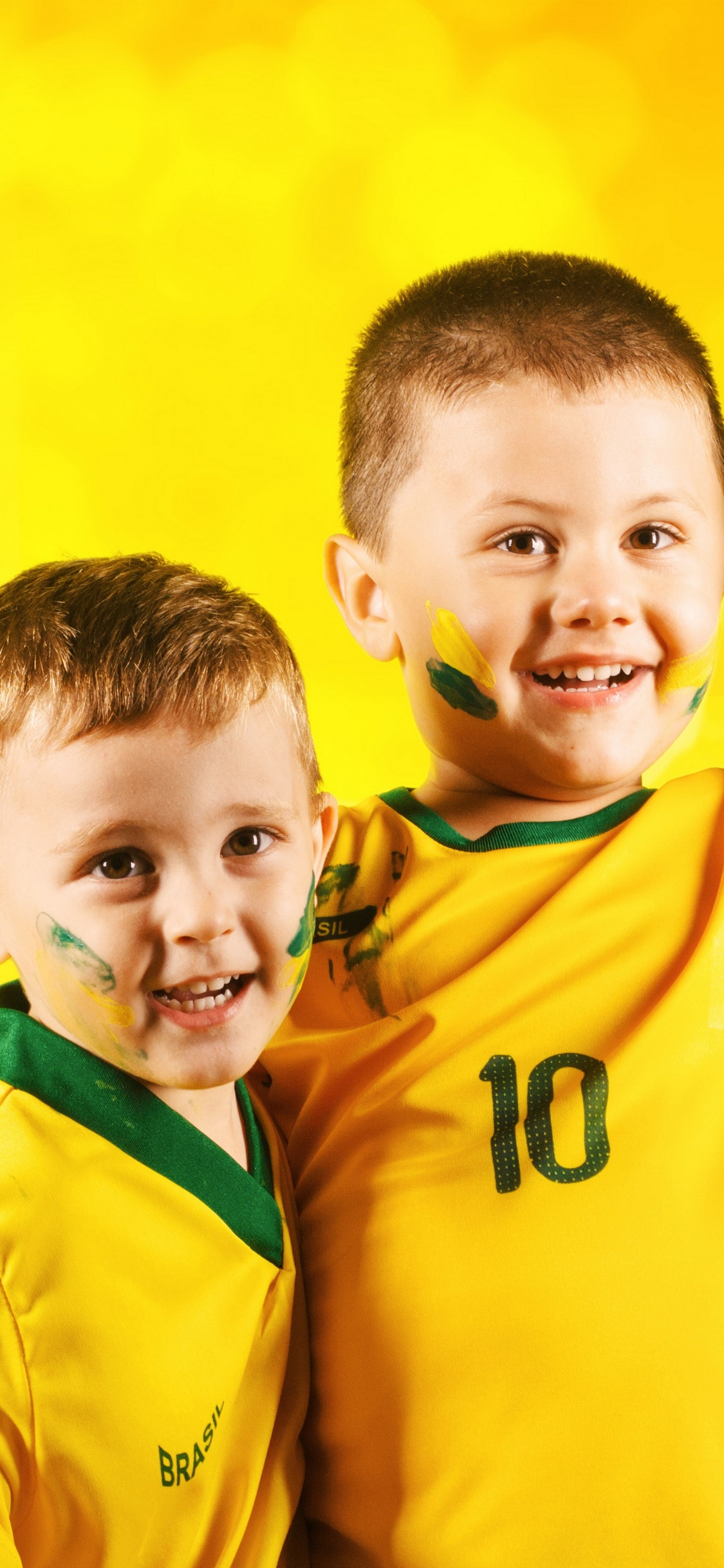 Обои Бразилия футбол, сборная Бразилии по футболу, Бразилия, Футбол в Бразилии, желтый в разрешении 1125x2436