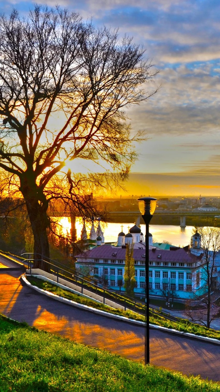 Обои город, водный путь, реки, утро, вечер в разрешении 720x1280