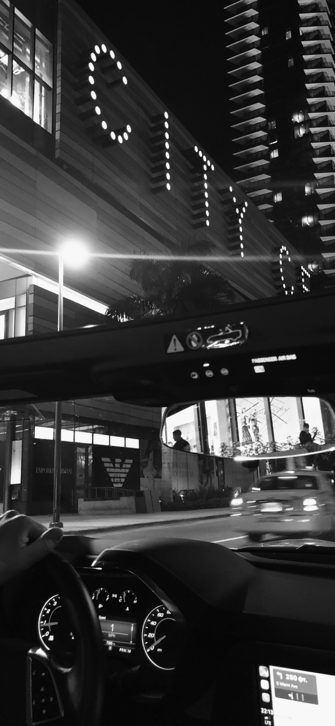 Обои стекло, автомобильное зеркало, ночь, рулевое колесо, спидометр в разрешении 1125x2436