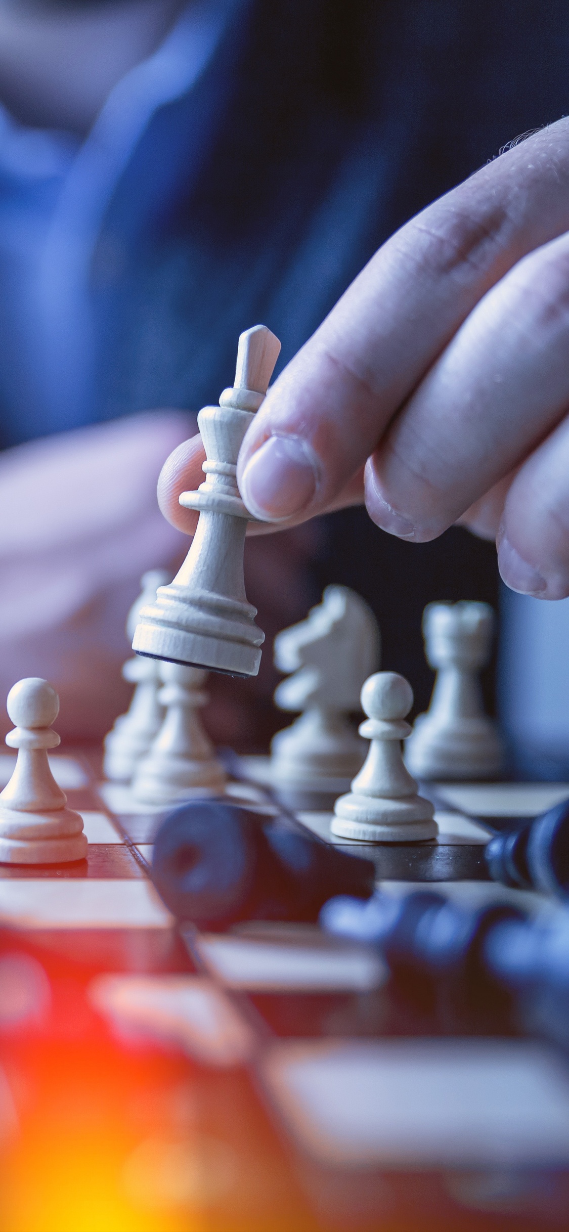 Обои шахматы, игры, шахматная доска, игры в помещении и спорта, отдых в разрешении 1125x2436