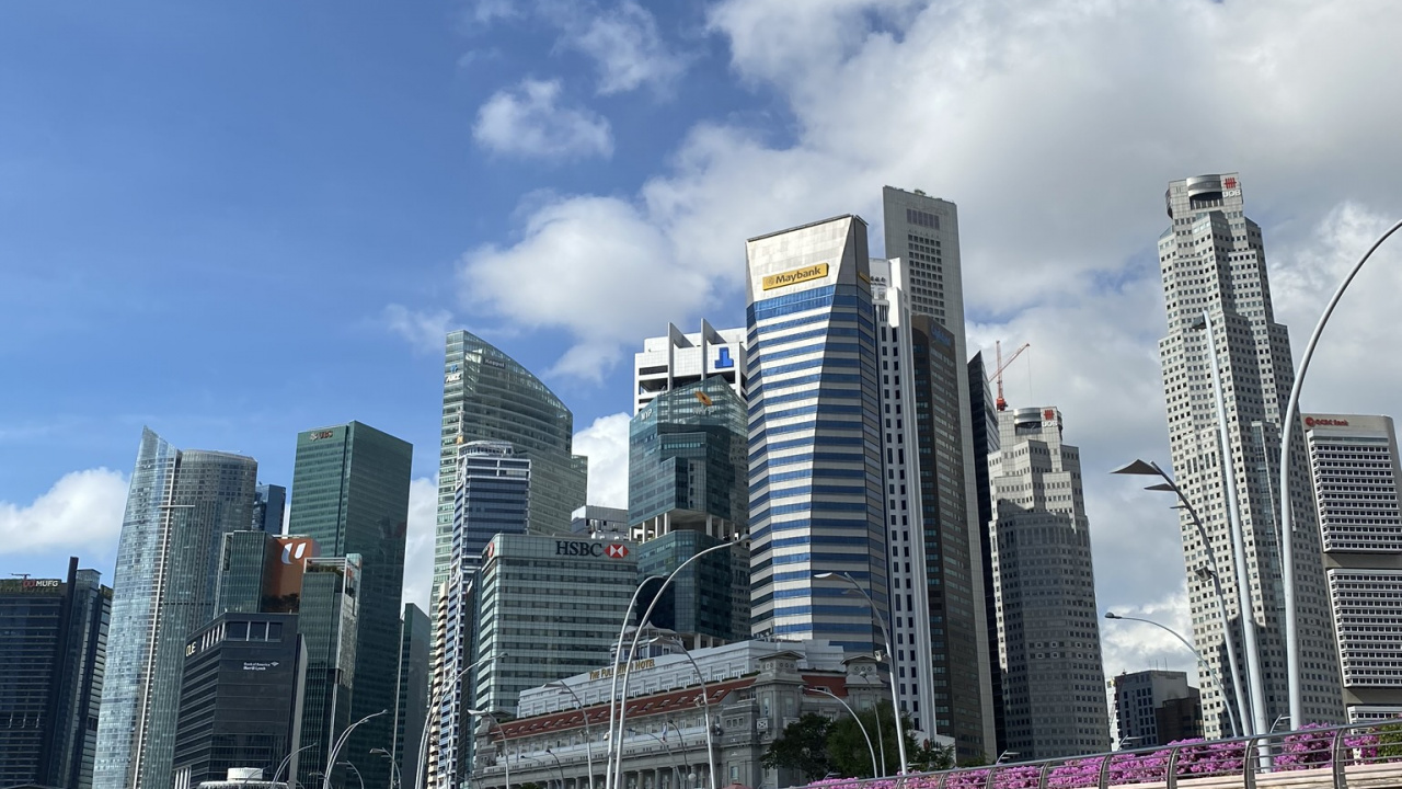 Обои башня, дневное время, город, метрополия, городской район в разрешении 1280x720