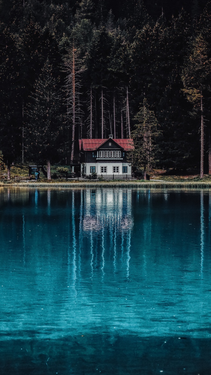 Обои отражение, вода, гора Фудзи, вулкан, гора в разрешении 720x1280