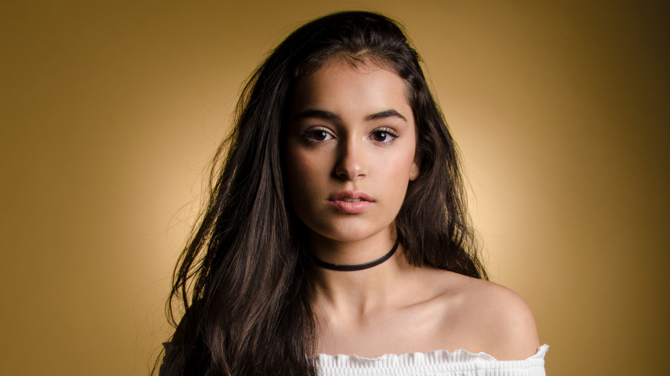 Обои модель, красота, волосы, лицо, бровь в разрешении 1366x768