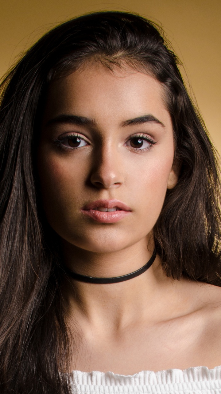 Обои модель, красота, волосы, лицо, бровь в разрешении 720x1280