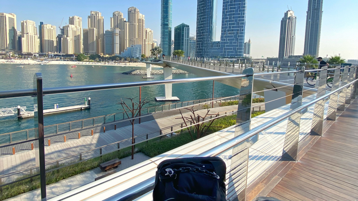 Обои вода, недвижимость, дневное время, башня, велосипед аксессуар в разрешении 1366x768