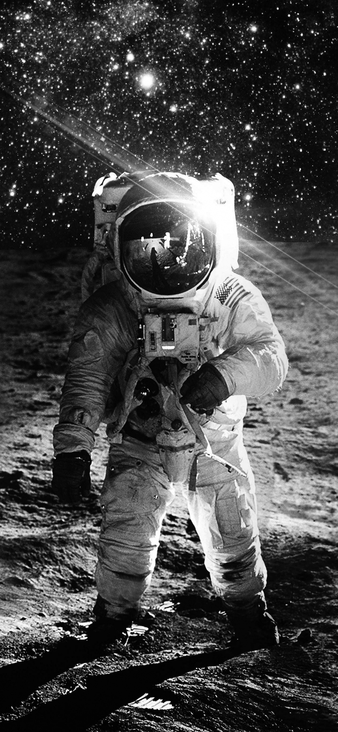 Обои астронавт, космическое пространство, вода, космос, астрономический объект в разрешении 1125x2436