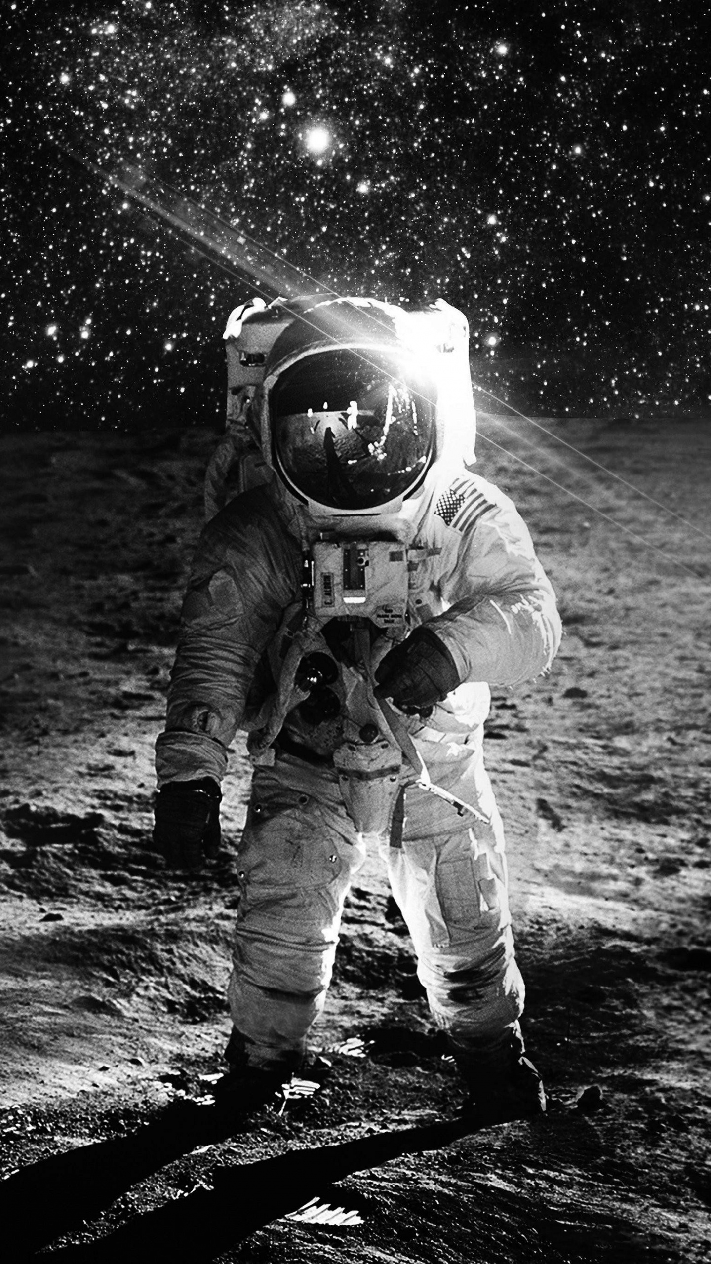 Обои астронавт, космическое пространство, вода, космос, астрономический объект в разрешении 1440x2560
