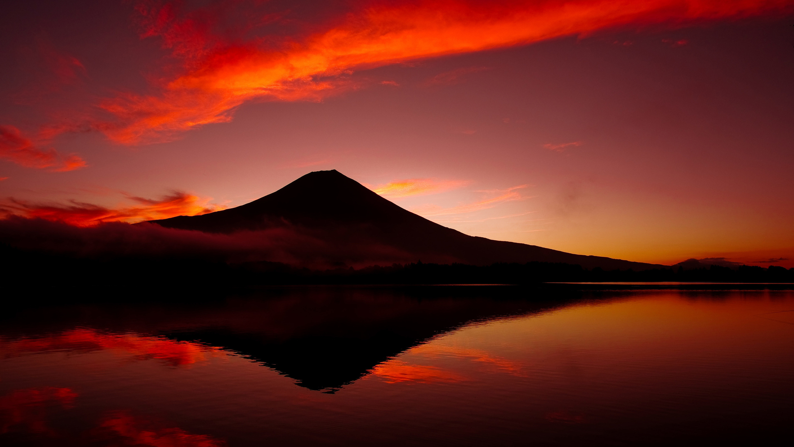 Обои гора Фудзи, послесвечение, природа, отражение, закат в разрешении 2560x1440