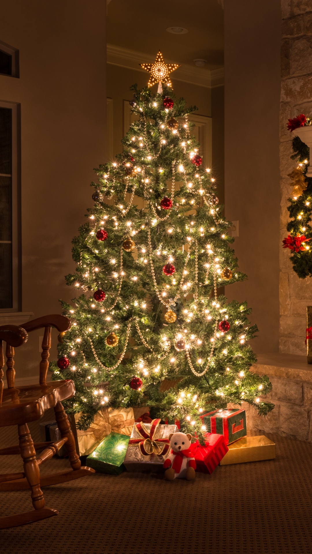 Обои Рождественский день, Рождественские украшения, елка, Рождество, дерево в разрешении 1080x1920