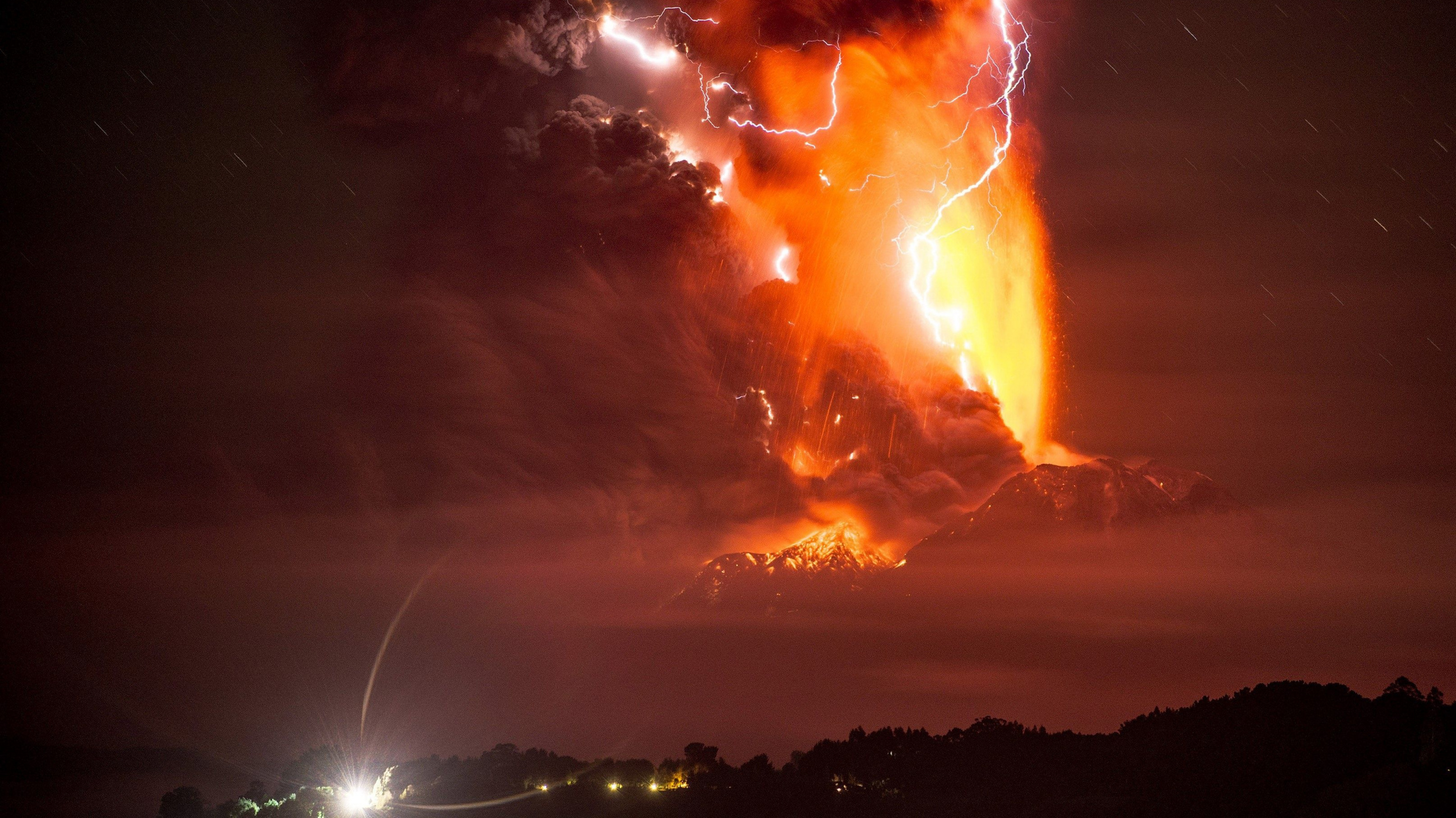 Обои Кальбуко, Пуэрто-Монт, вулкан, тепло, ночь в разрешении 2560x1440