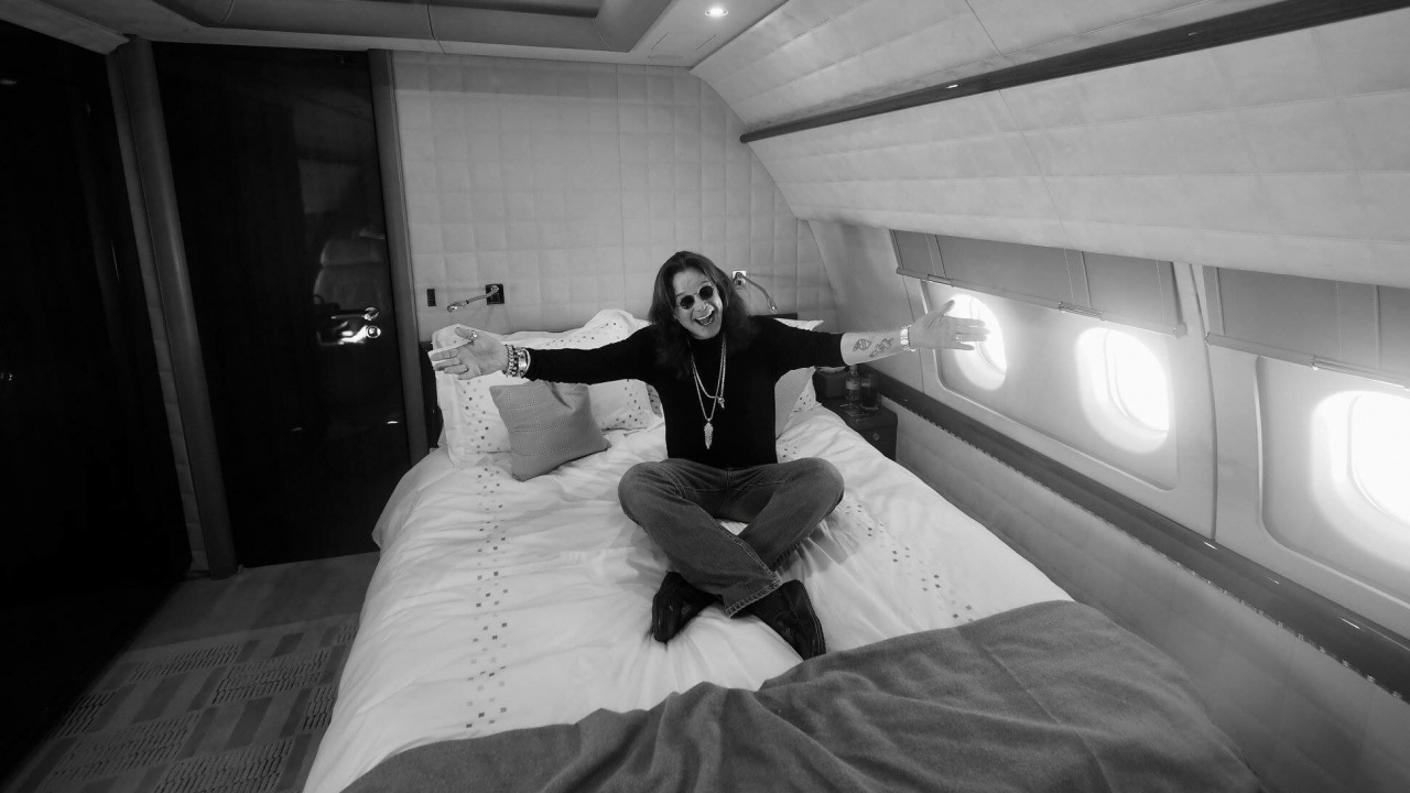 Обои Педрейра Пауло Leminski, белые, черный, комната, снимок в разрешении 1280x720