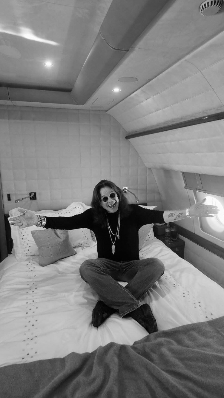 Обои Педрейра Пауло Leminski, белые, черный, комната, снимок в разрешении 750x1334