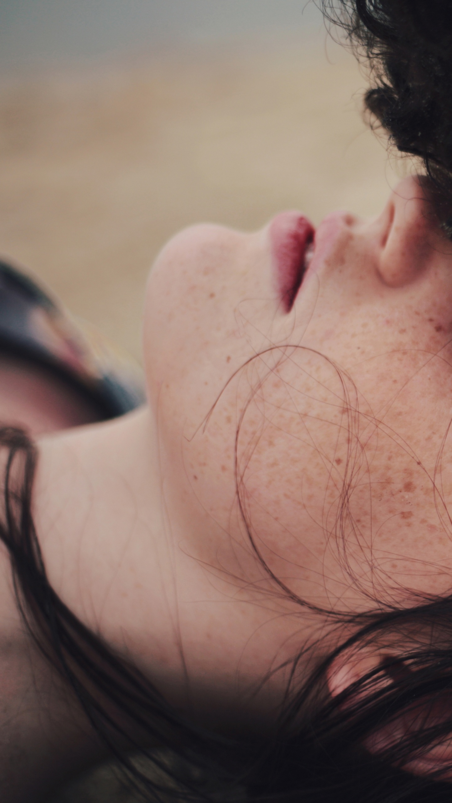 Обои роман, лоб, щека, шея, человек в разрешении 1440x2560