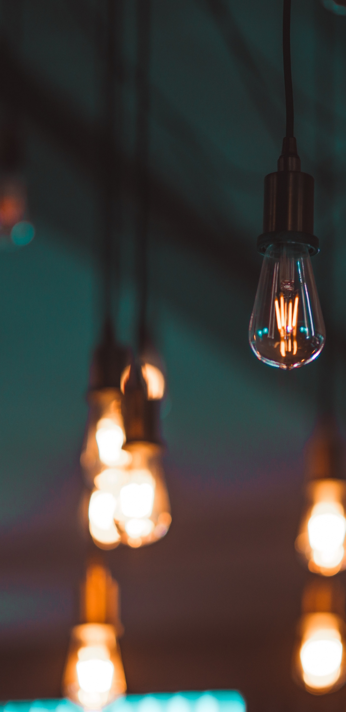 Обои Лампа накаливания, освещение, свет, осветительная арматура, вода в разрешении 1440x2960