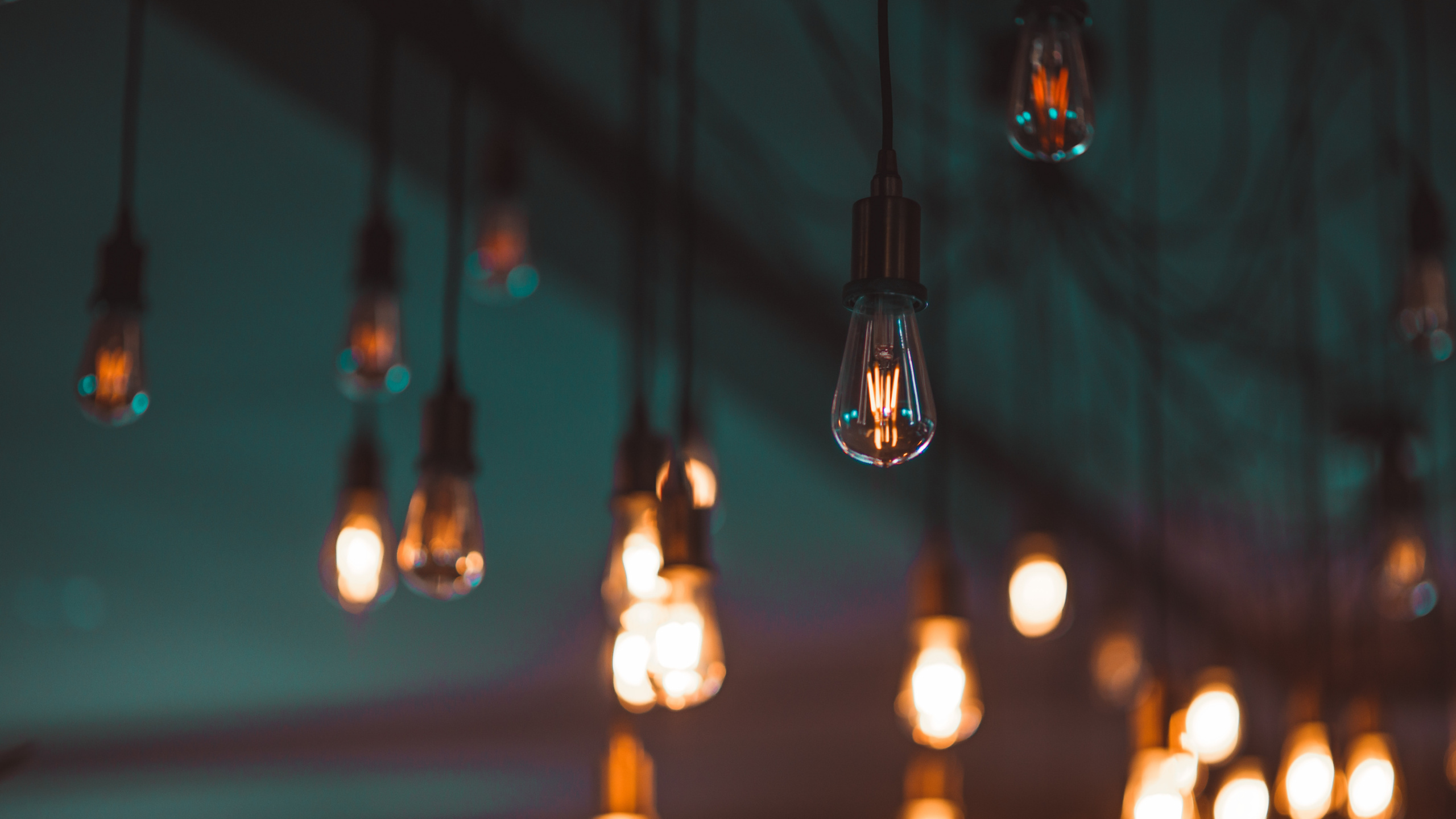 Обои Лампа накаливания, освещение, свет, осветительная арматура, вода в разрешении 2560x1440