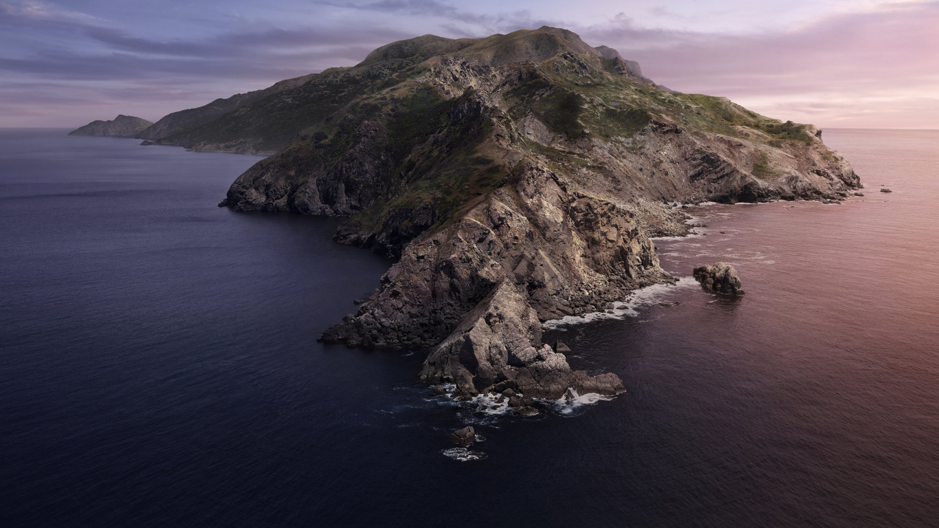 Обои macbook, macbook pro, apple, macOS Catalina, яблоко в разрешении 1366x768