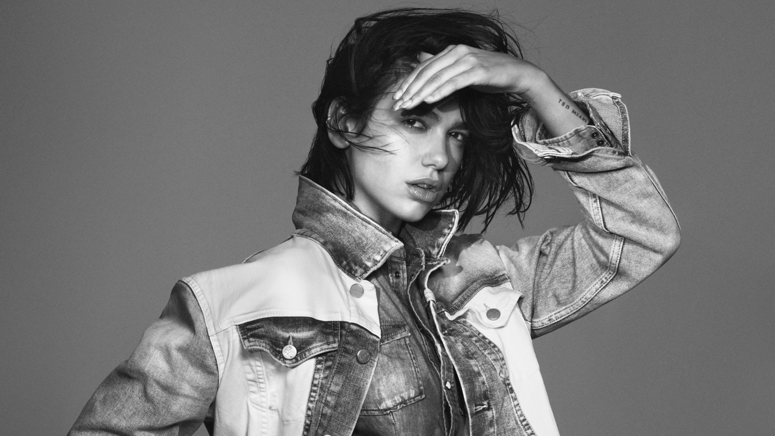 Обои Dua Lipa, Пепе Джинсы, джинсовая ткань, джинсы, красота в разрешении 2560x1440
