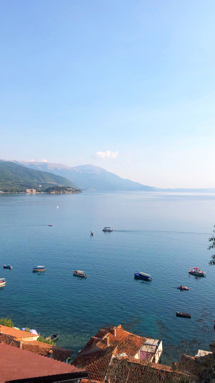 Обои море, судно, вода, побережье, лодка в разрешении 750x1334