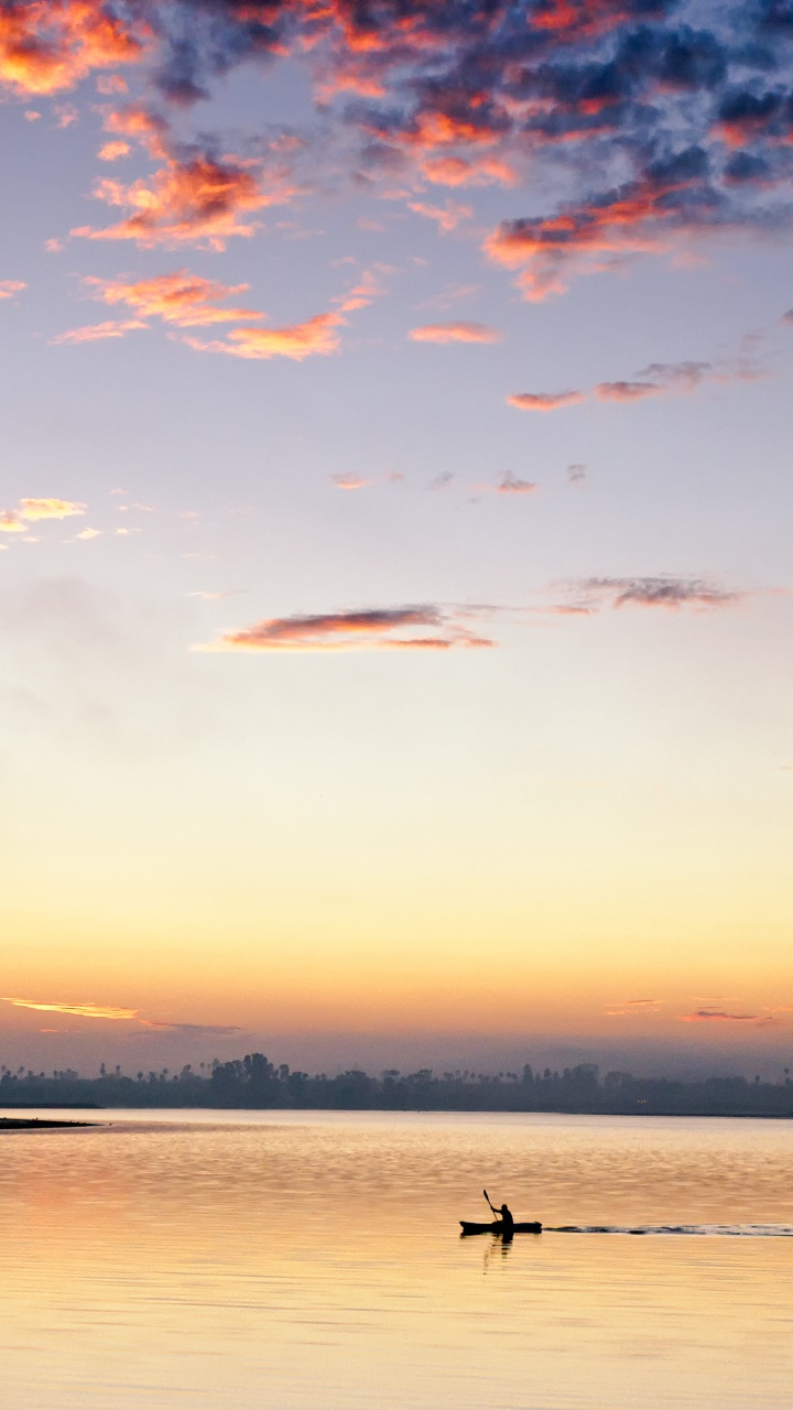 Обои закат, горизонт, послесвечение, облако, вода в разрешении 720x1280