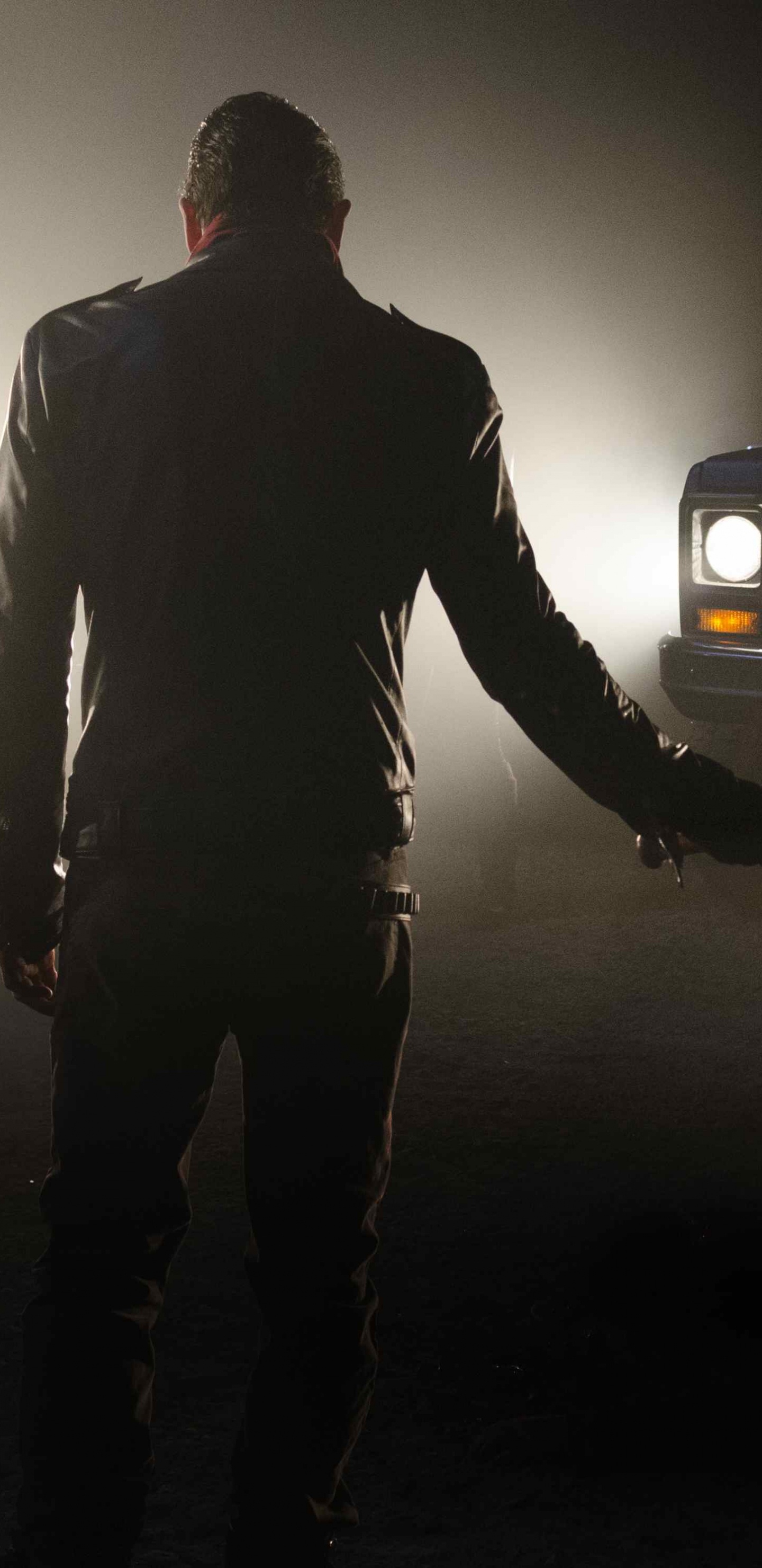 Обои Ниган, Ходячие Мертвецы - 7 Сезон, дымка, свет, темнота в разрешении 1440x2960