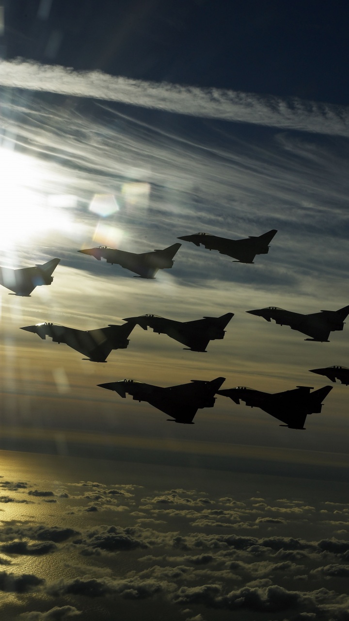 Обои Еврофайтер Тайфун, военный самолет, самолеты, облако, атмосфера в разрешении 720x1280