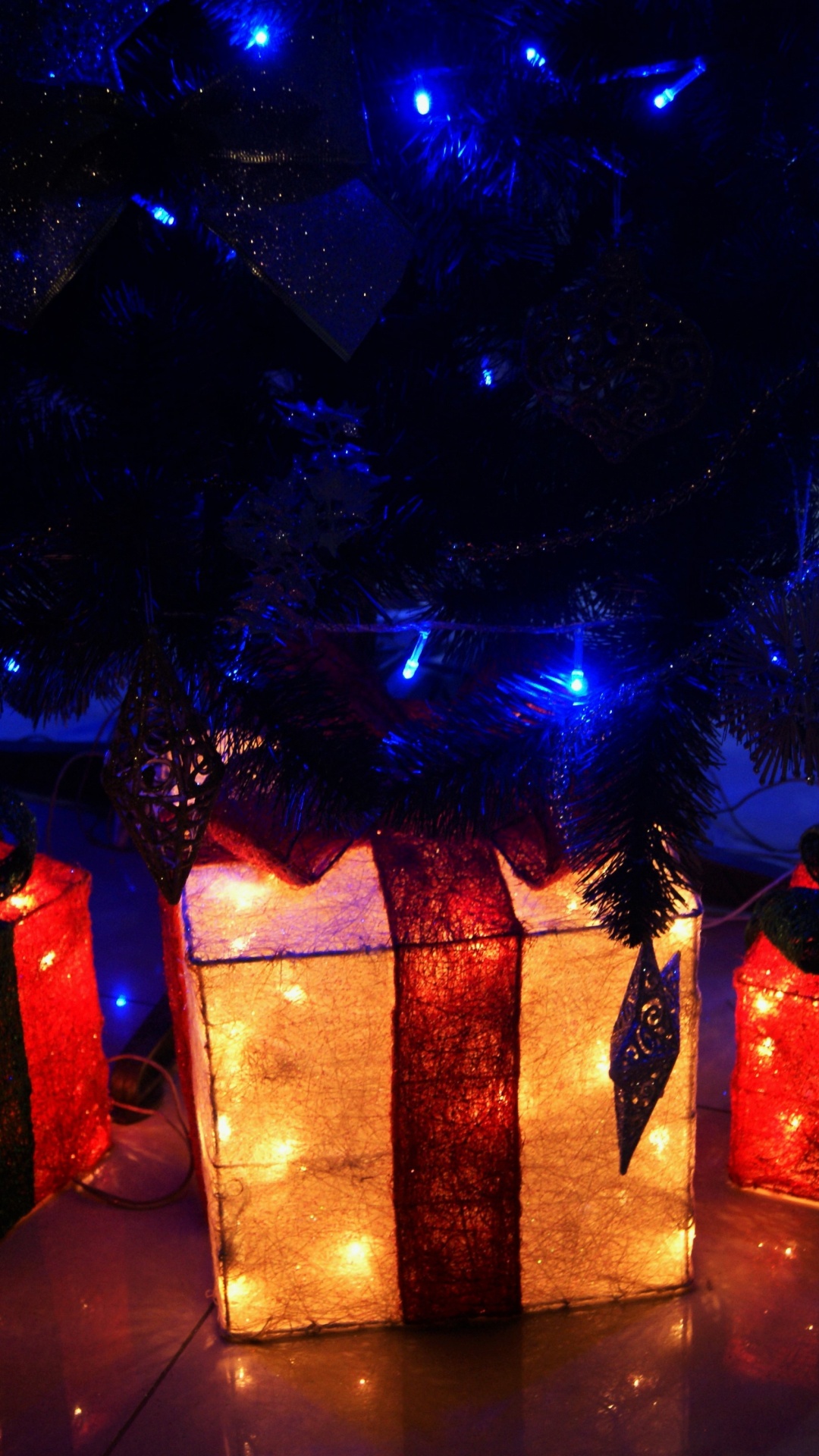 Обои свет, Рождественские огни, Новый год, Рождественский день, новогодняя елка в разрешении 1080x1920
