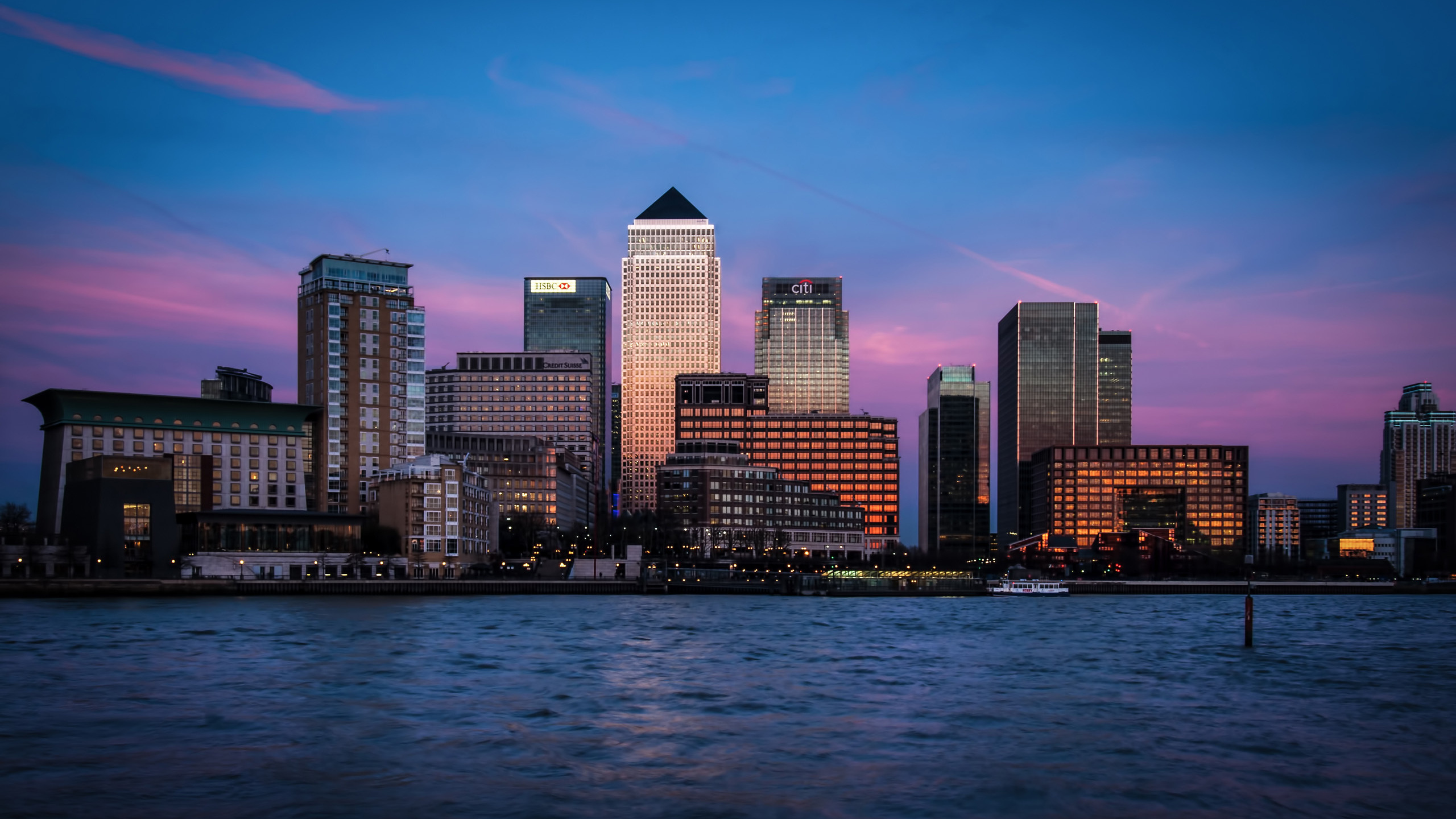 Обои Хаус, город, городской пейзаж, линия горизонта, метрополия в разрешении 2560x1440