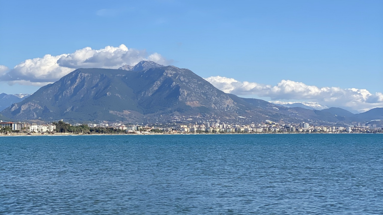 Обои Замок Алании-Икале, вода, облако, гора, озеро в разрешении 1280x720