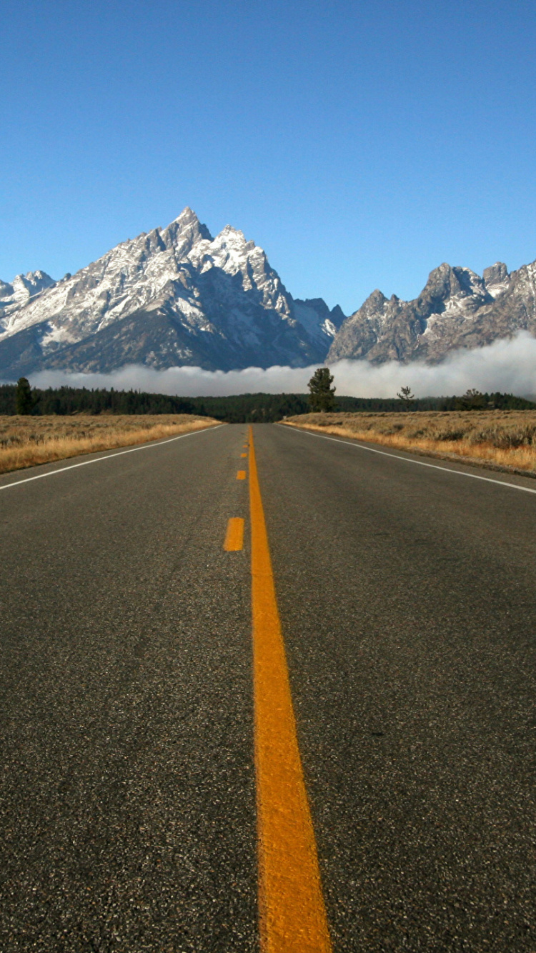 Обои авто, горный рельеф, дорога, асфальт, горный хребет в разрешении 750x1334