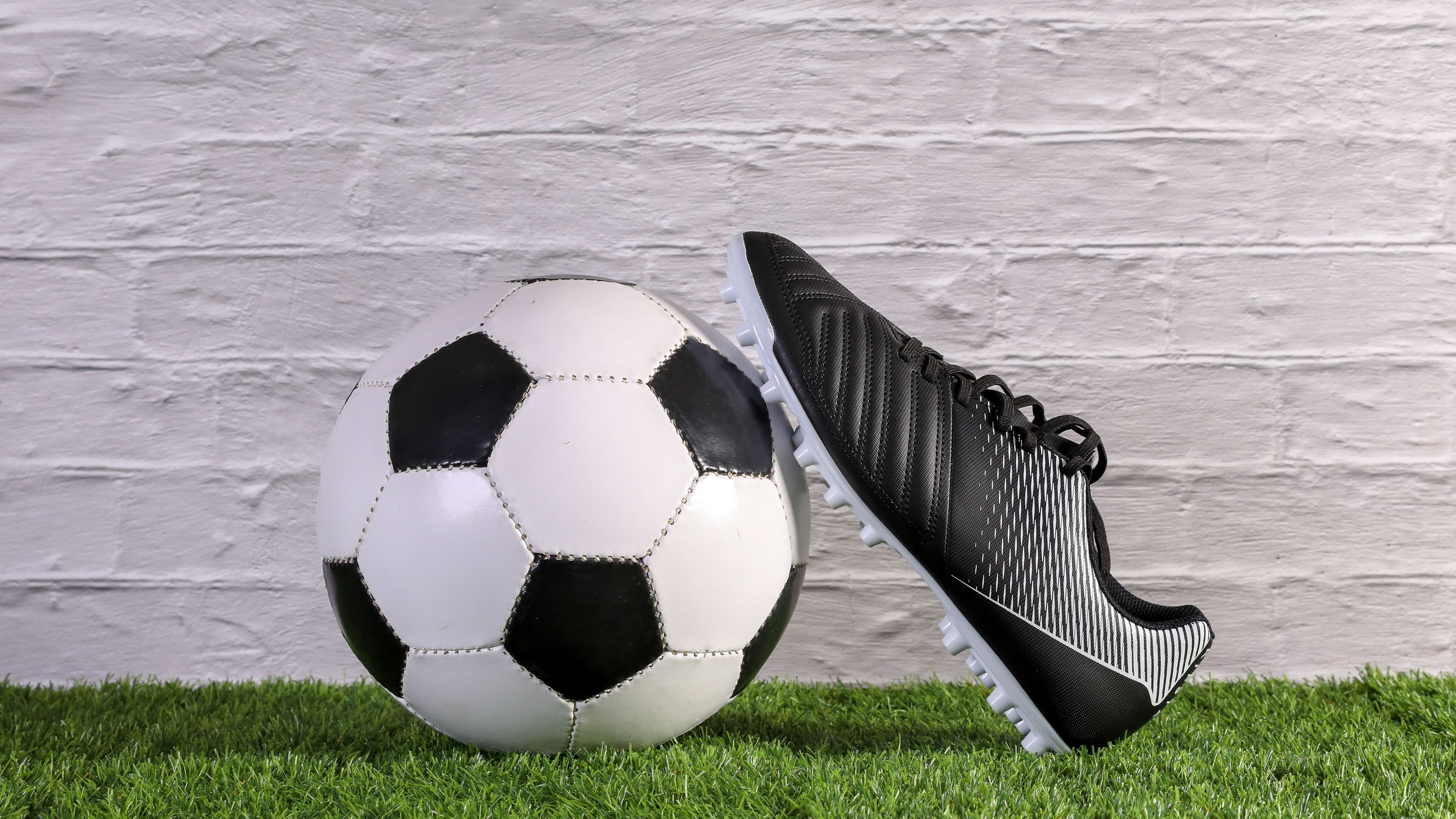 Обои Премьер Лига, Ювентус ФК, мяч, ФК Барселона, футбол в разрешении 3840x2160