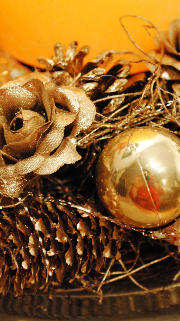 Обои Рождественский день, Рождественские украшения, рождественский орнамент, орнамент, дизайн интерьера в разрешении 750x1334