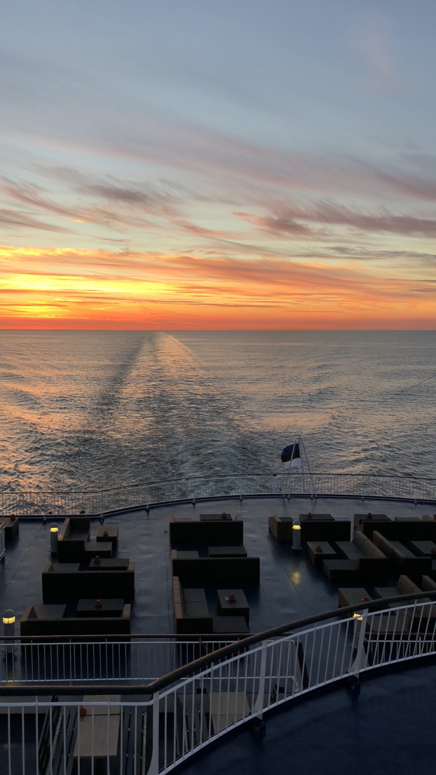 Обои море, паром, вода, пассажирское судно, водоем в разрешении 1440x2560