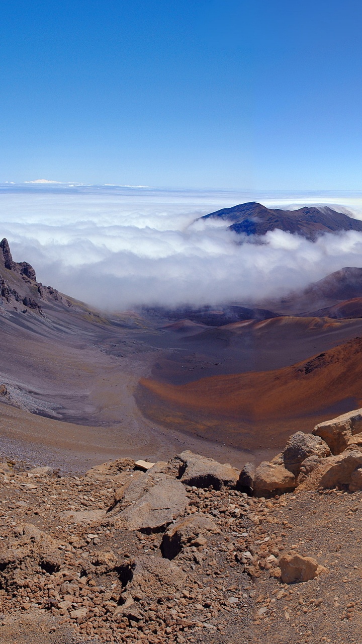 Обои кратер Халеакала, горный рельеф, гора, горный хребет, нагорье в разрешении 720x1280