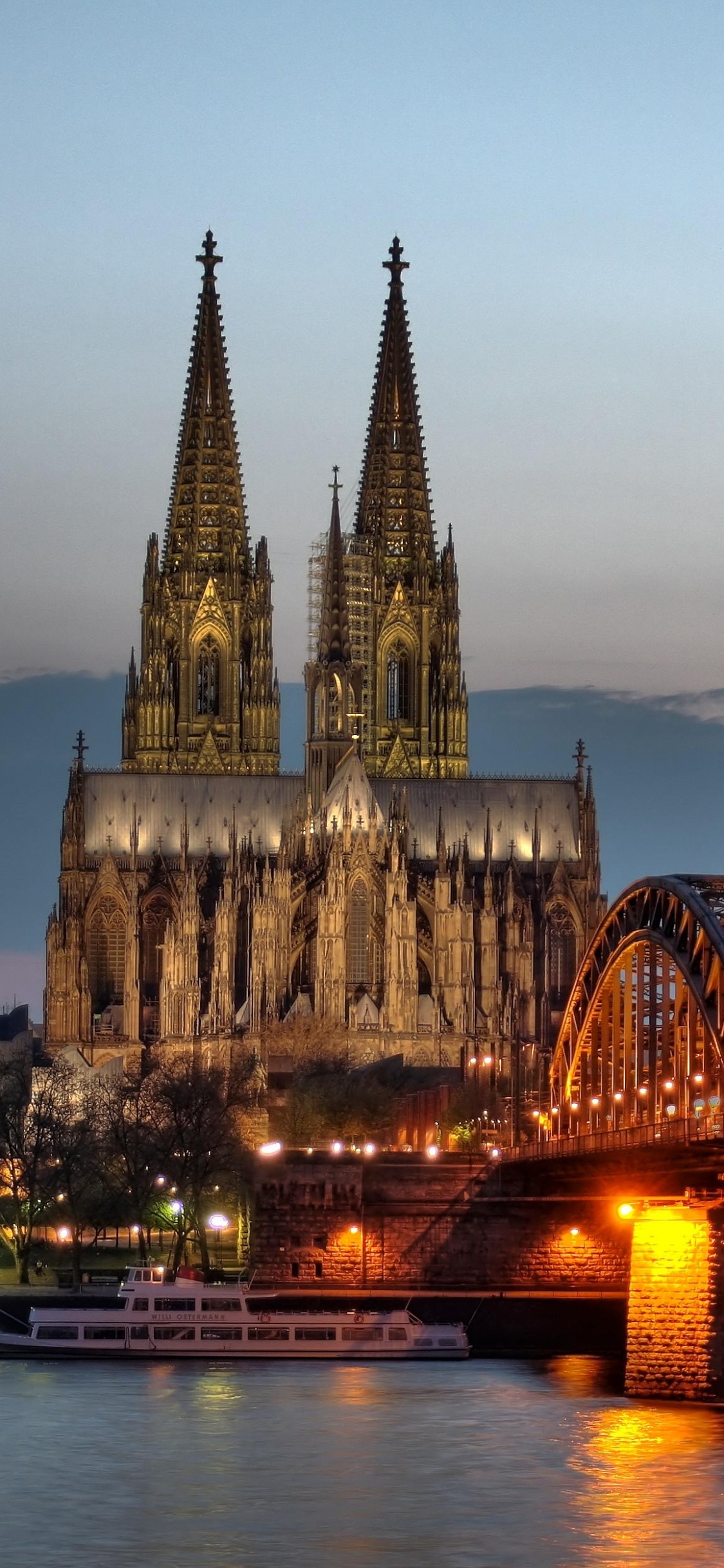 Обои KlnTriangle, Отель Саина, ориентир, мост, реки в разрешении 1125x2436