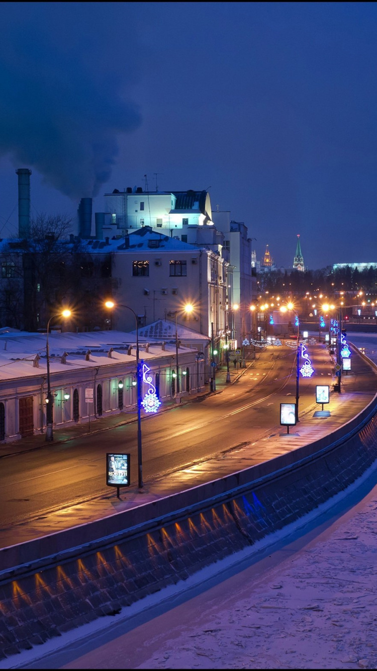 Обои Москва ночные улицы, ночь, дорога, улица, ориентир в разрешении 750x1334