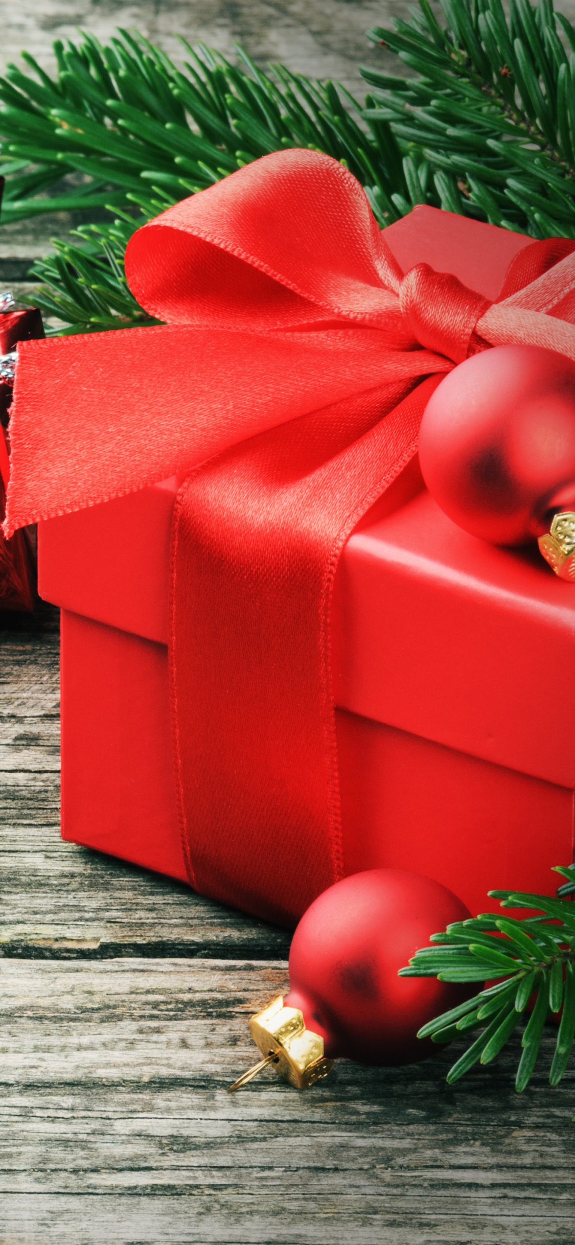 Обои подарок, Рождественский подарок, Рождественский день, красный цвет, Рождественские украшения в разрешении 1125x2436