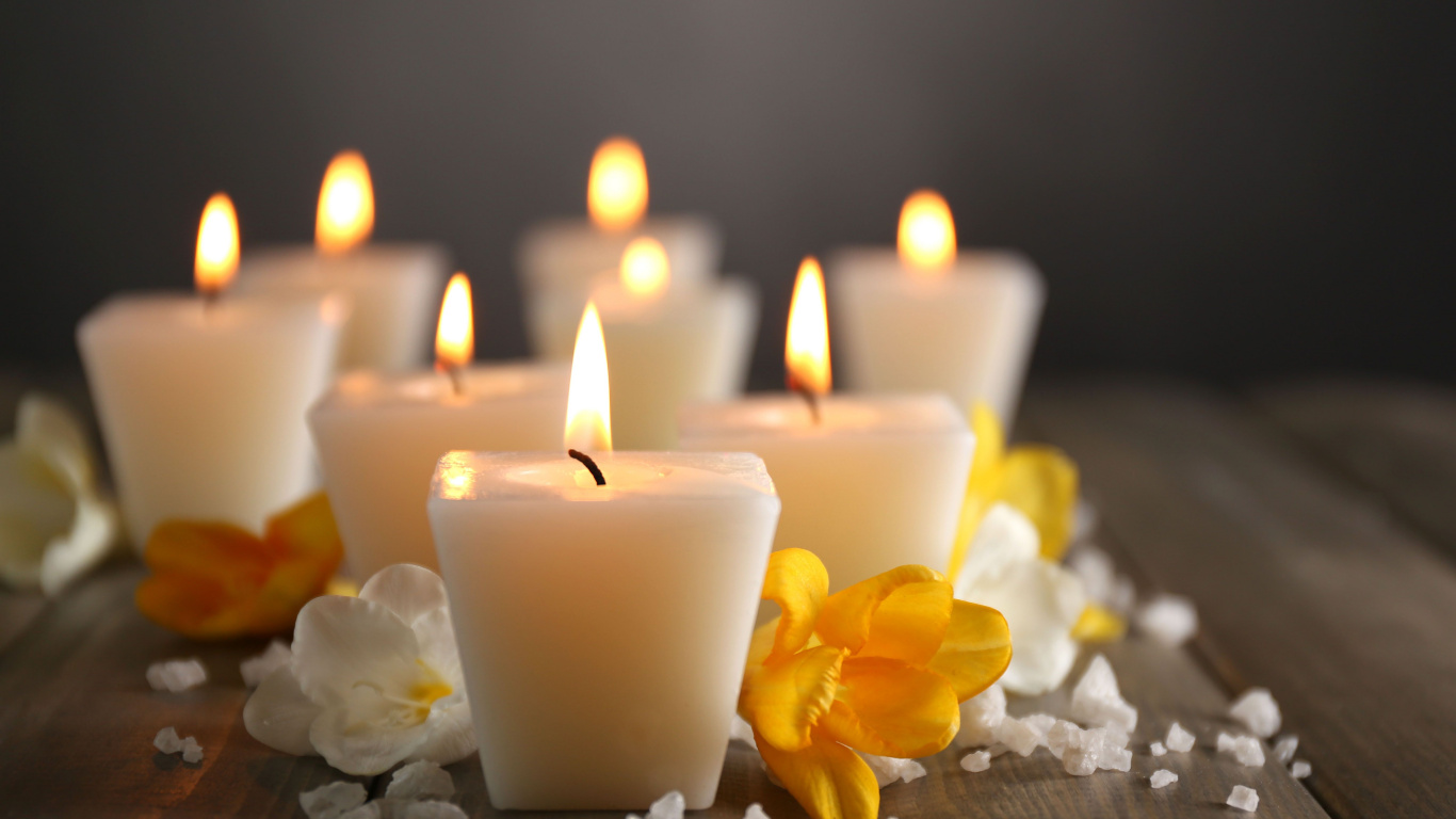 Обои лепесток, желтый, пламя, дизайн интерьера, воск в разрешении 1366x768