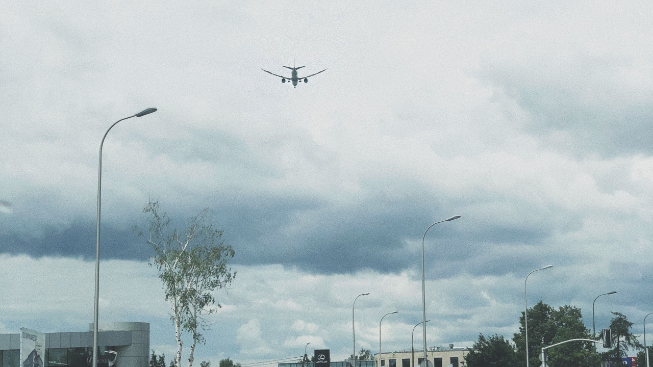 Обои Король, облако, автомобильный экстерьер, автомобильное освещение, уличный фонарь в разрешении 1280x720