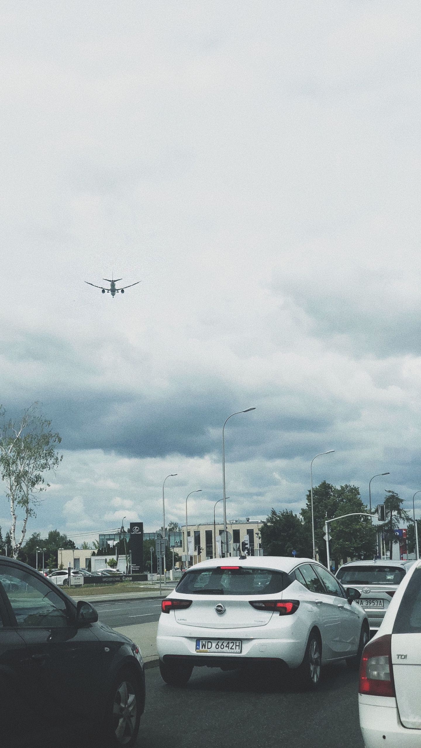 Обои Король, облако, автомобильный экстерьер, автомобильное освещение, уличный фонарь в разрешении 1440x2560