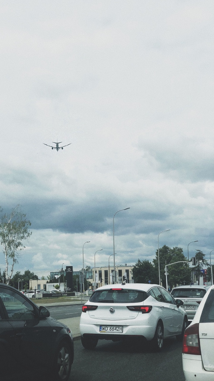 Обои Король, облако, автомобильный экстерьер, автомобильное освещение, уличный фонарь в разрешении 720x1280