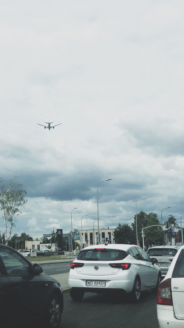 Обои Король, облако, автомобильный экстерьер, автомобильное освещение, уличный фонарь в разрешении 750x1334