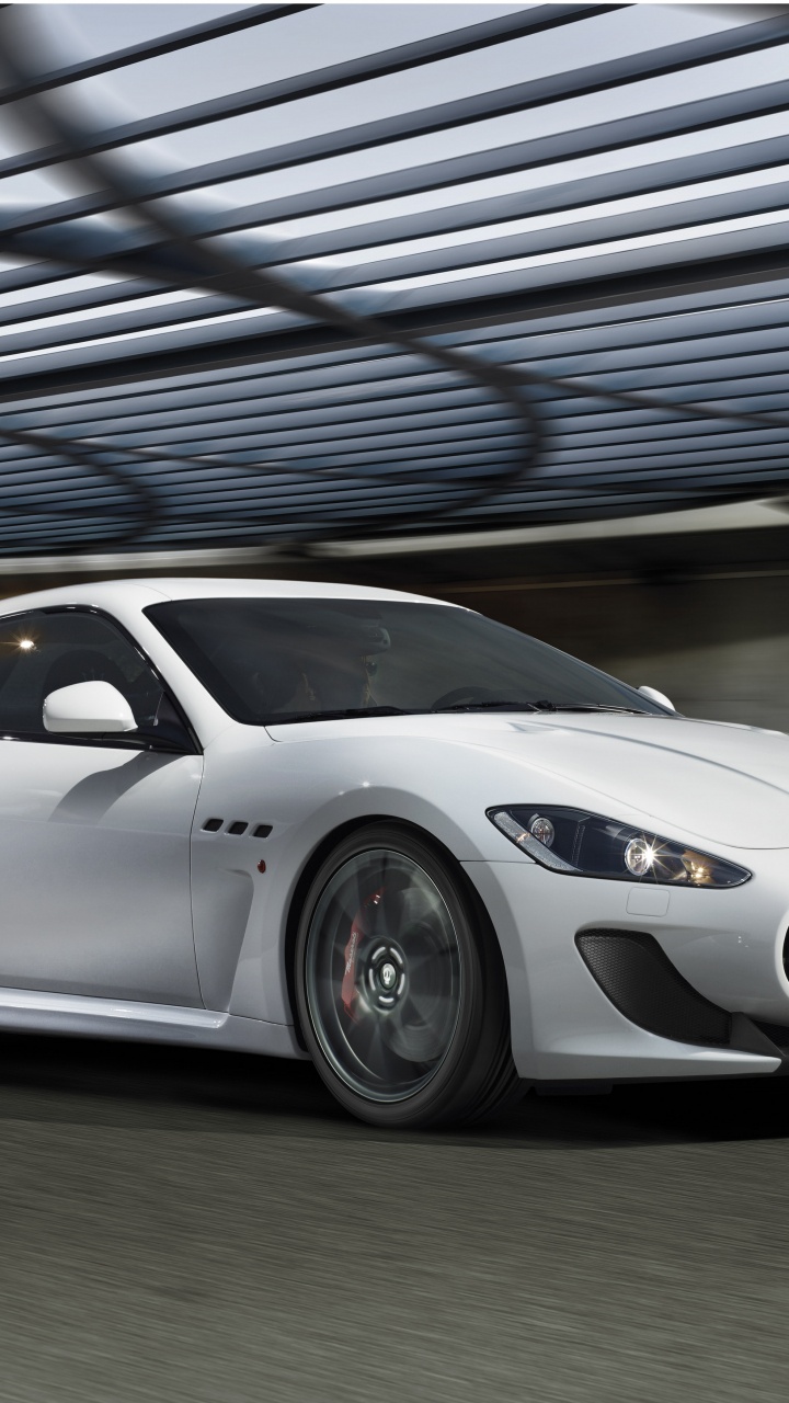 Обои Мазерати, авто, Прекрасная Мазерати МС дорожными, maserati granturismo, суперкар в разрешении 720x1280
