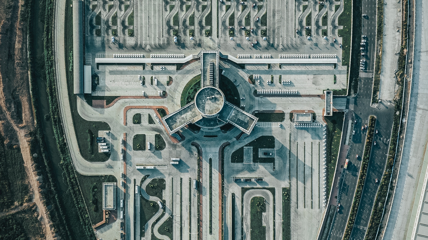 Обои здание, стекло, фасад, симметрия, собор в разрешении 1366x768