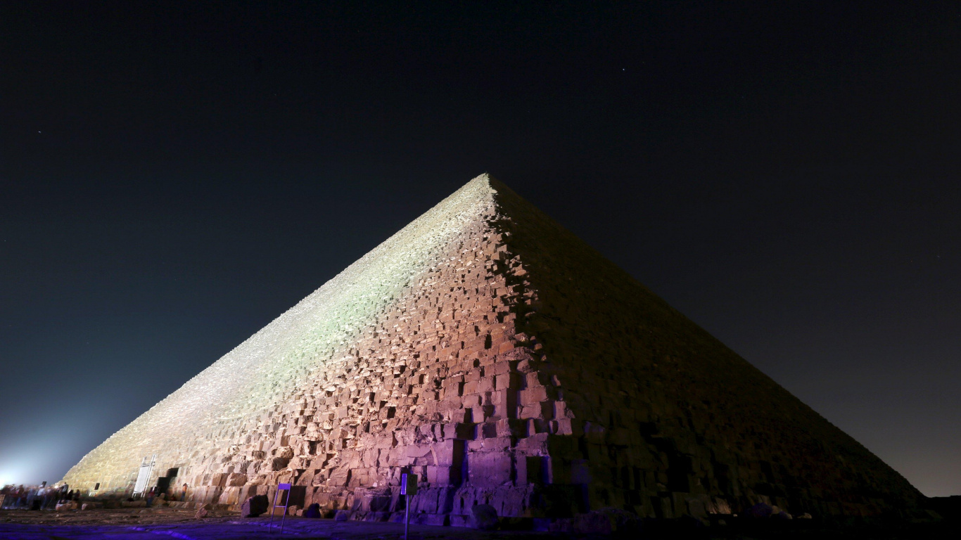 Обои пирамида, египетская пирамида, ориентир, памятник, ночь в разрешении 1366x768